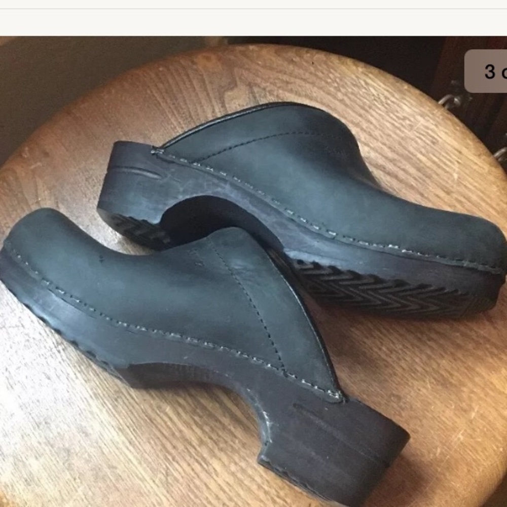 Sanita Black Leather Clogs Mules 1.5" high heels